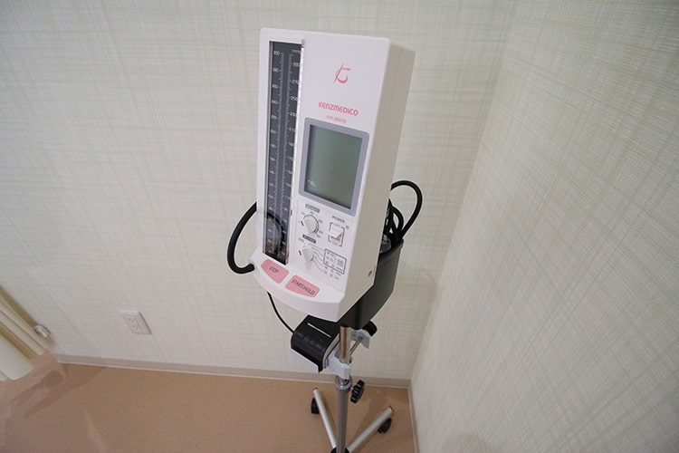 デジタル自動血圧計（起立性調節障害診断用）